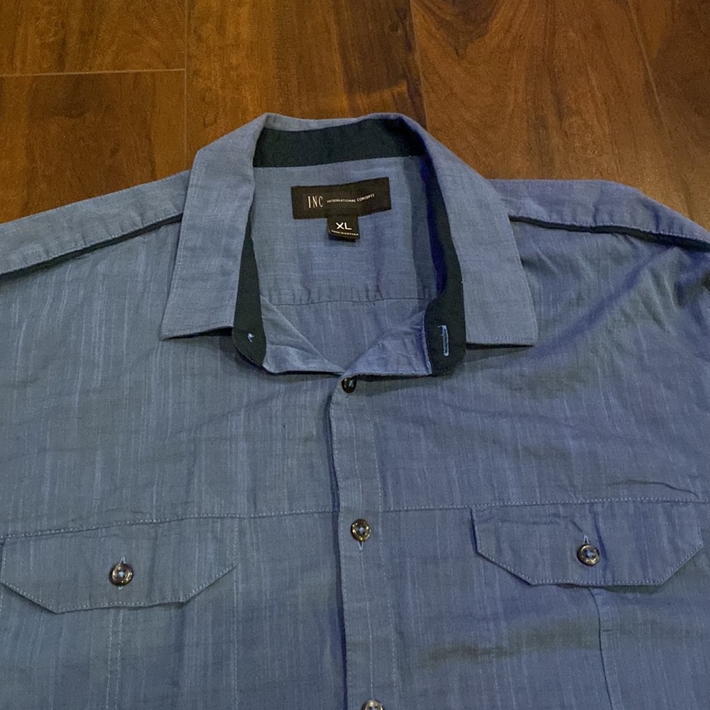 Men’s Blue Button down 👕 - Picture 4 of 7